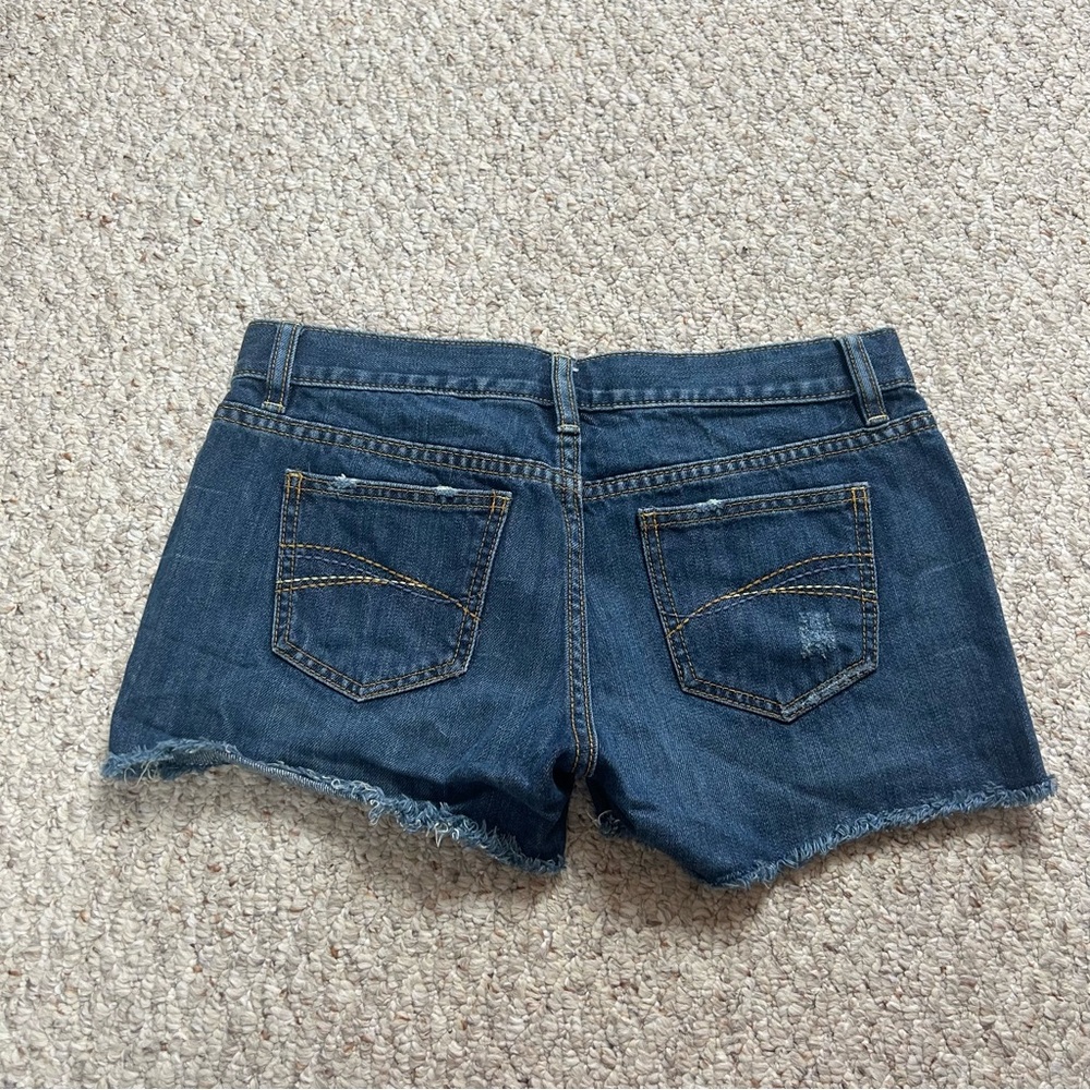 Old Navy Low Rise Cut Off Shorts Womens 4 Raw Hem Distressed Blue Jean Denim - Picture 3 of 10